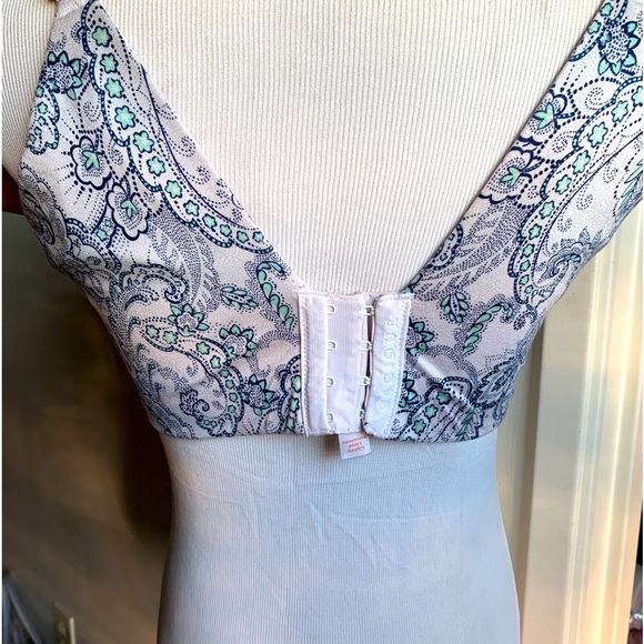 Cacique Bra 44D From the Back Smoother Collection in Paisley blue & turquoise - Picture 5 of 5